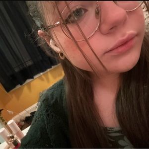 Meet your Posher, Ava